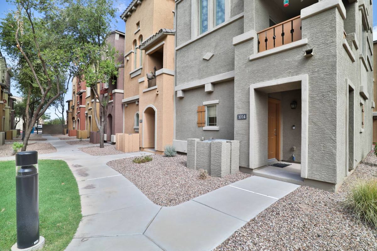 Townhouse for rent at 240 W Juniper Ave, Gilbert, AZ 85233