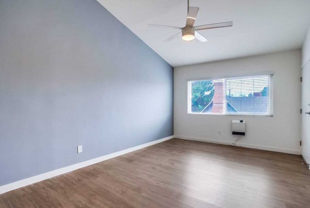 Apartment for rent at 435 W Regent St #5, Inglewood, CA 90301