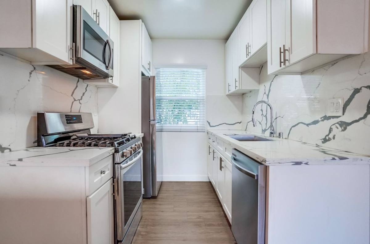 Apartment for rent at 435 W Regent St #5, Inglewood, CA 90301