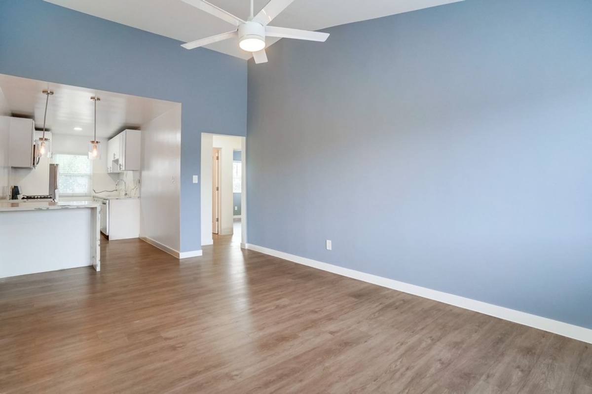 Apartment for rent at 435 W Regent St #5, Inglewood, CA 90301