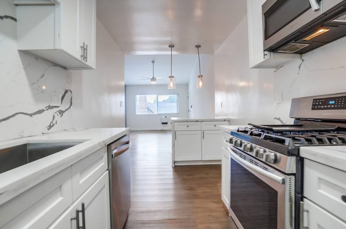Apartment for rent at 435 W Regent St #5, Inglewood, CA 90301