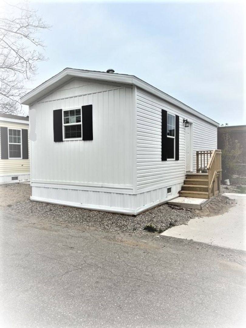 Apartment for rent at 3011 N Garfield Rd #5, Traverse City, MI 49686