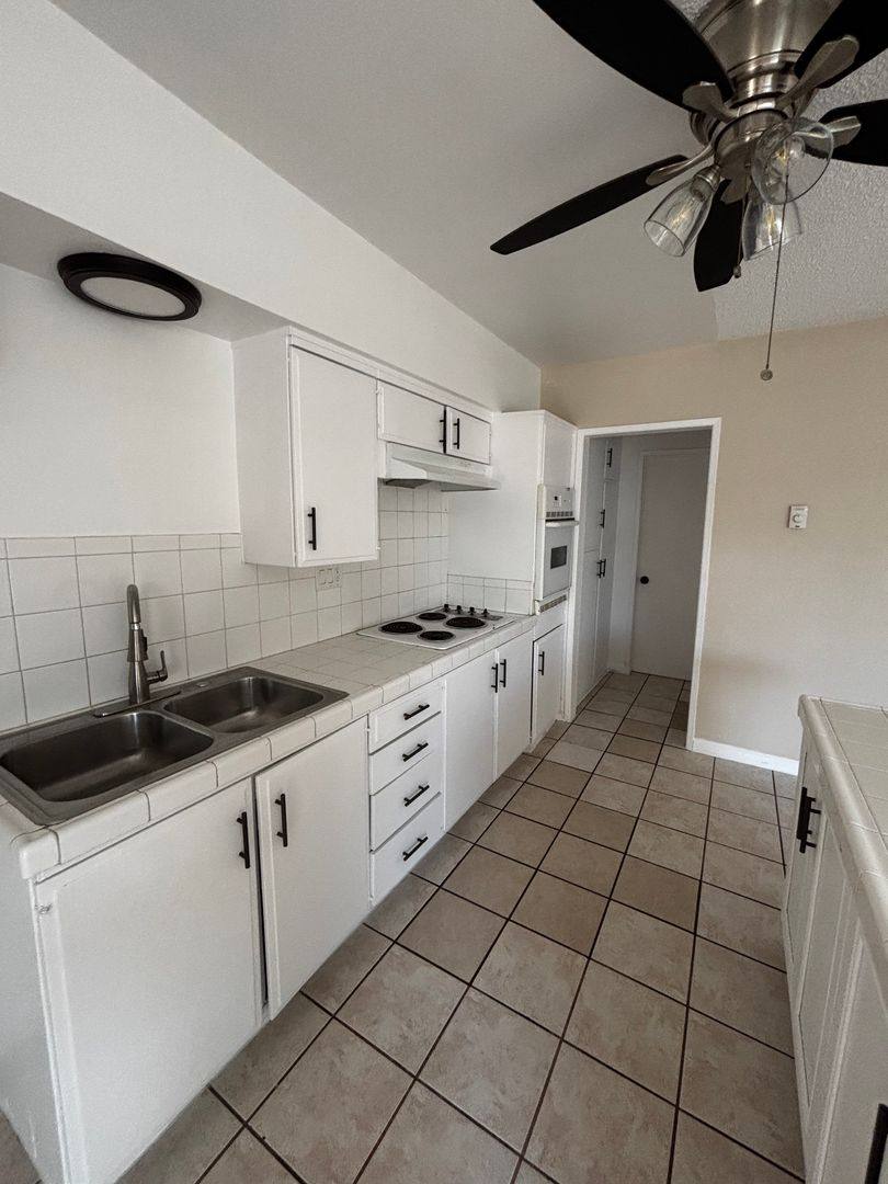 Apartment for rent at 1146-1152 Magnolia Ave, Long Beach, CA 90813