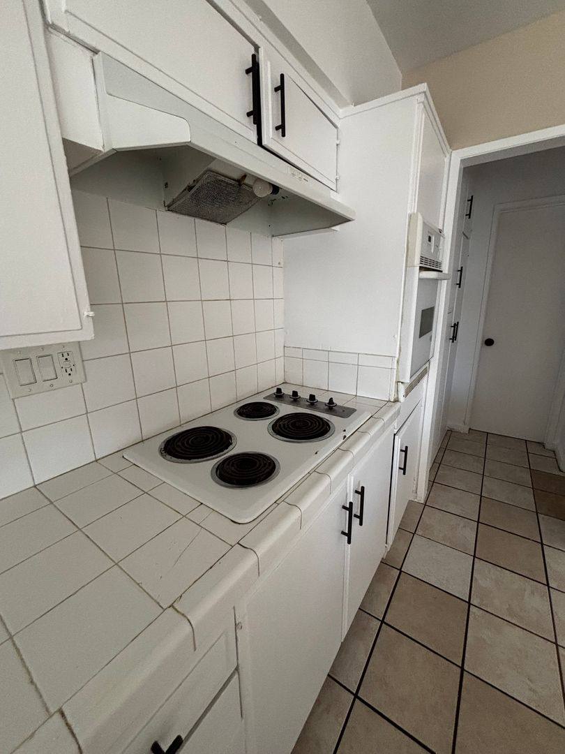 Apartment for rent at 1146-1152 Magnolia Ave, Long Beach, CA 90813