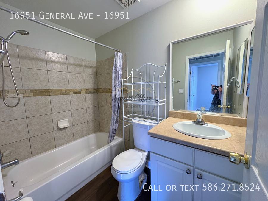 Apartment for rent at 16951 General Ave, Fraser, MI 48026