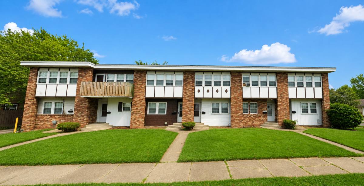 Apartment for rent at 852 Indian Trail, Akron, OH 44314