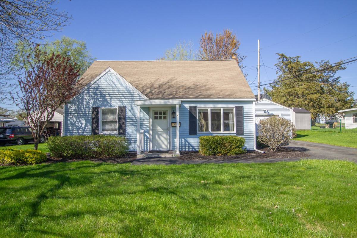 House for rent at 7 David Rd, Latham, NY 12110