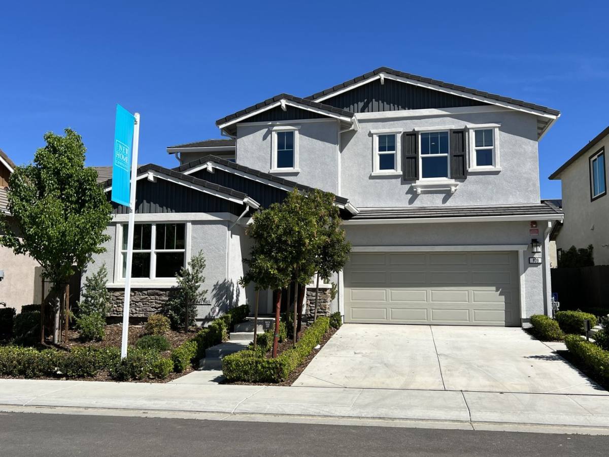 Apartment for rent at 809 Cosmos Dr, Vacaville, CA 95687