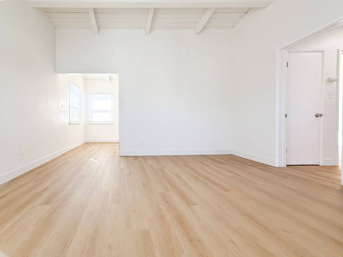 Apartment for rent at 12715-19 Vanowen St, North Hollywood, CA 91605