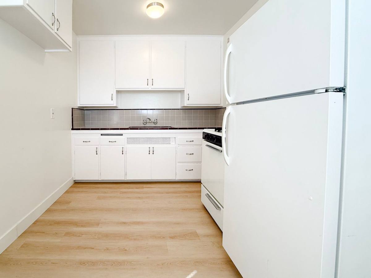 Apartment for rent at 12715-19 Vanowen St, North Hollywood, CA 91605