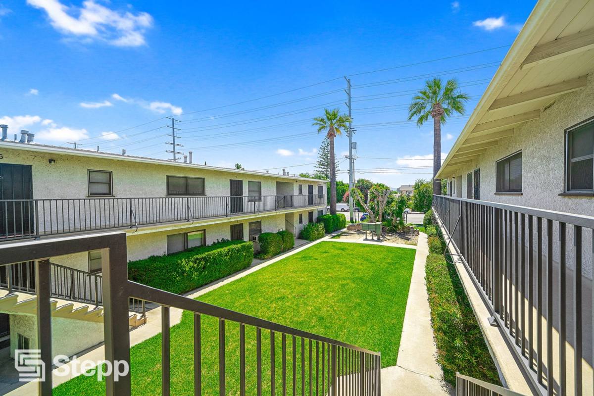 Apartment for rent at 12715-19 Vanowen St, North Hollywood, CA 91605