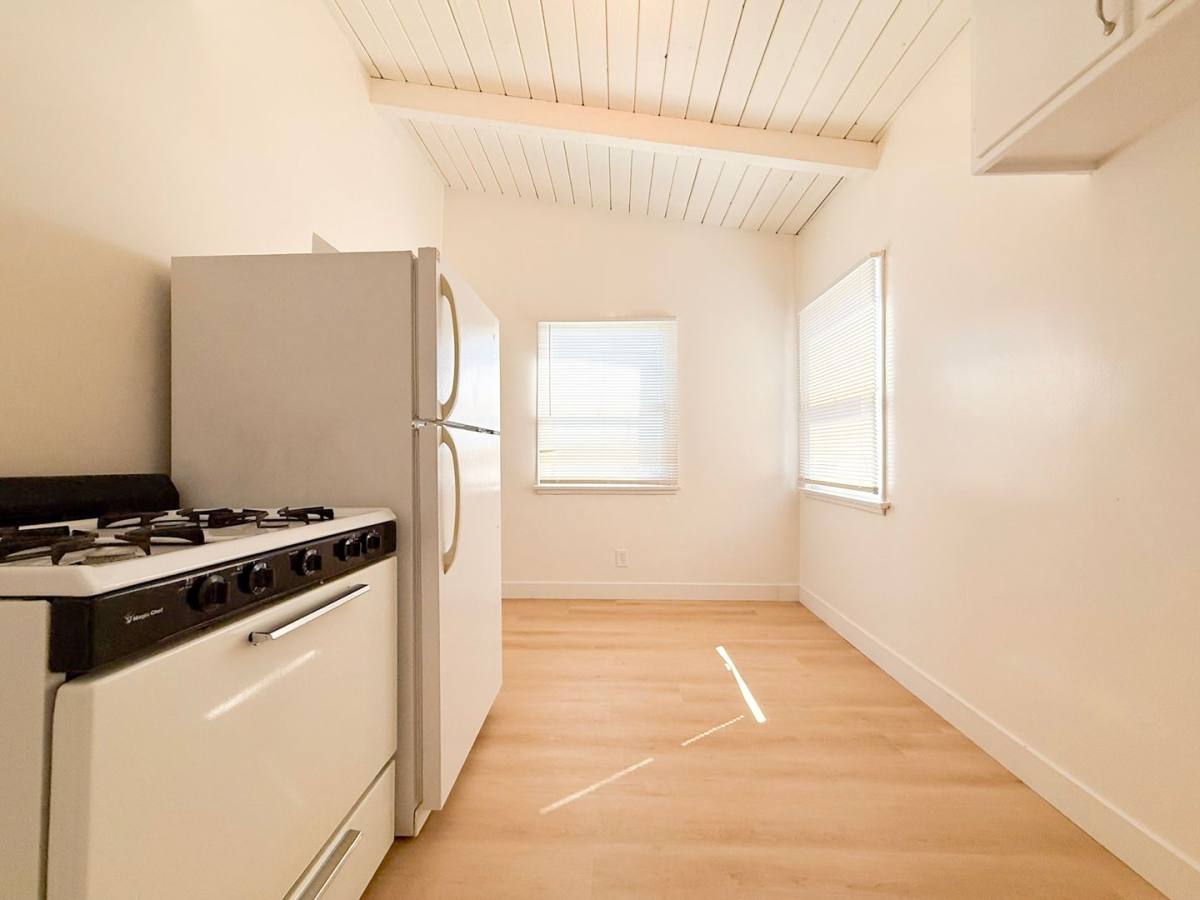 Apartment for rent at 12715-19 Vanowen St, North Hollywood, CA 91605