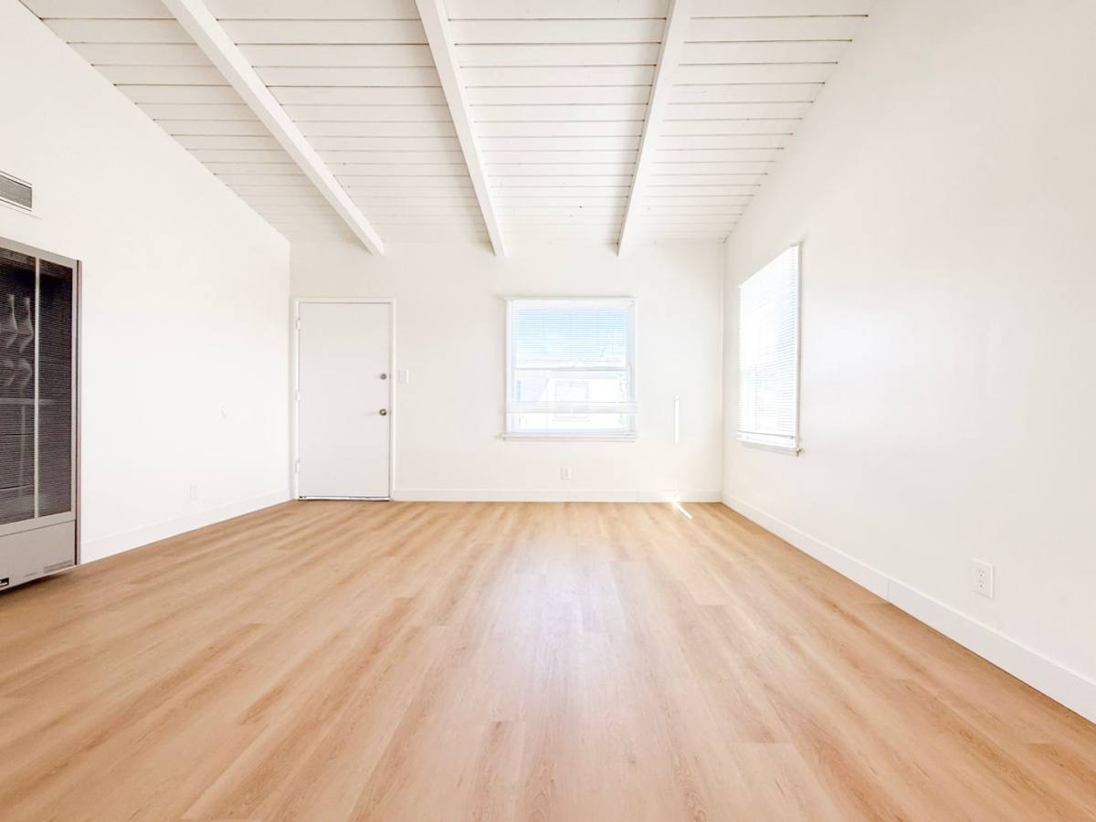 Apartment for rent at 12715-19 Vanowen St, North Hollywood, CA 91605