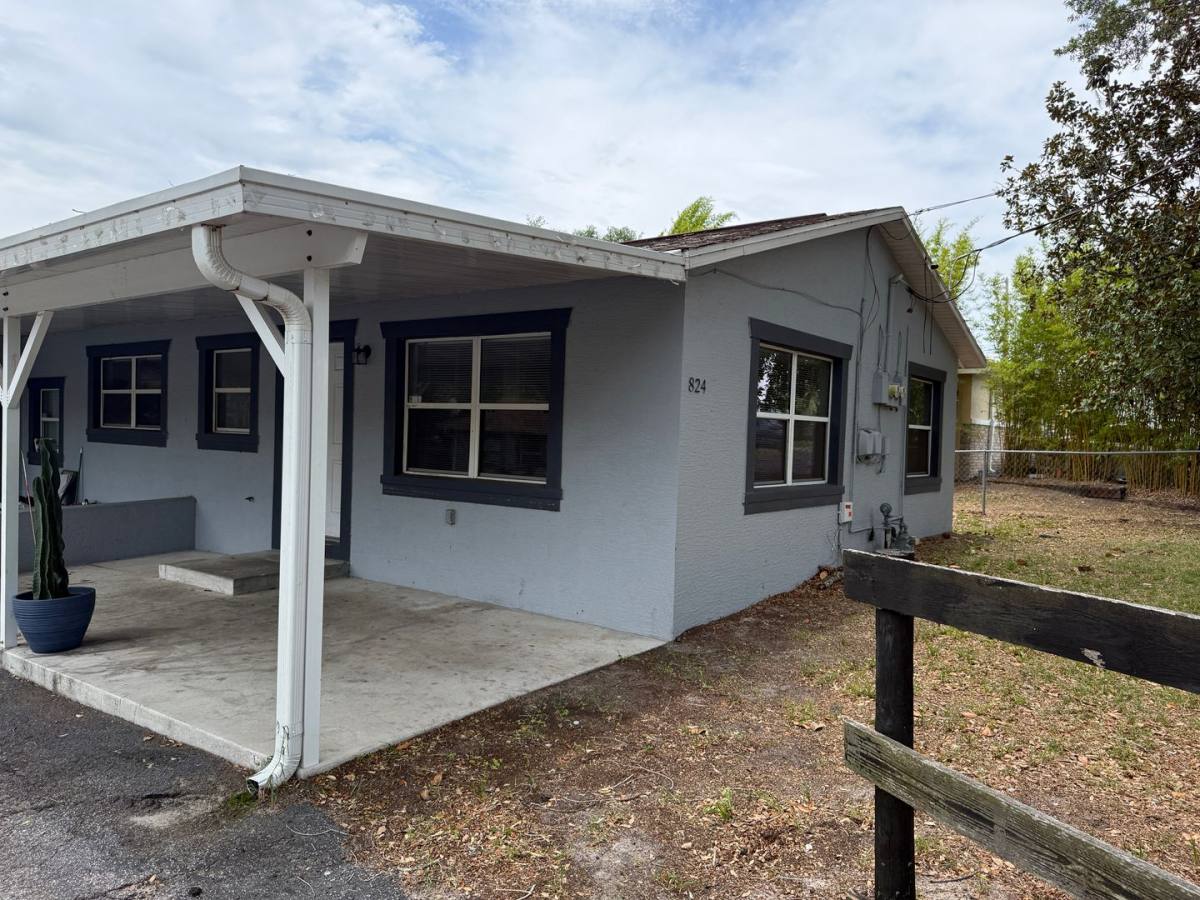 Townhouse for rent at 824 S Lone Oak Dr, Leesburg, FL 34748