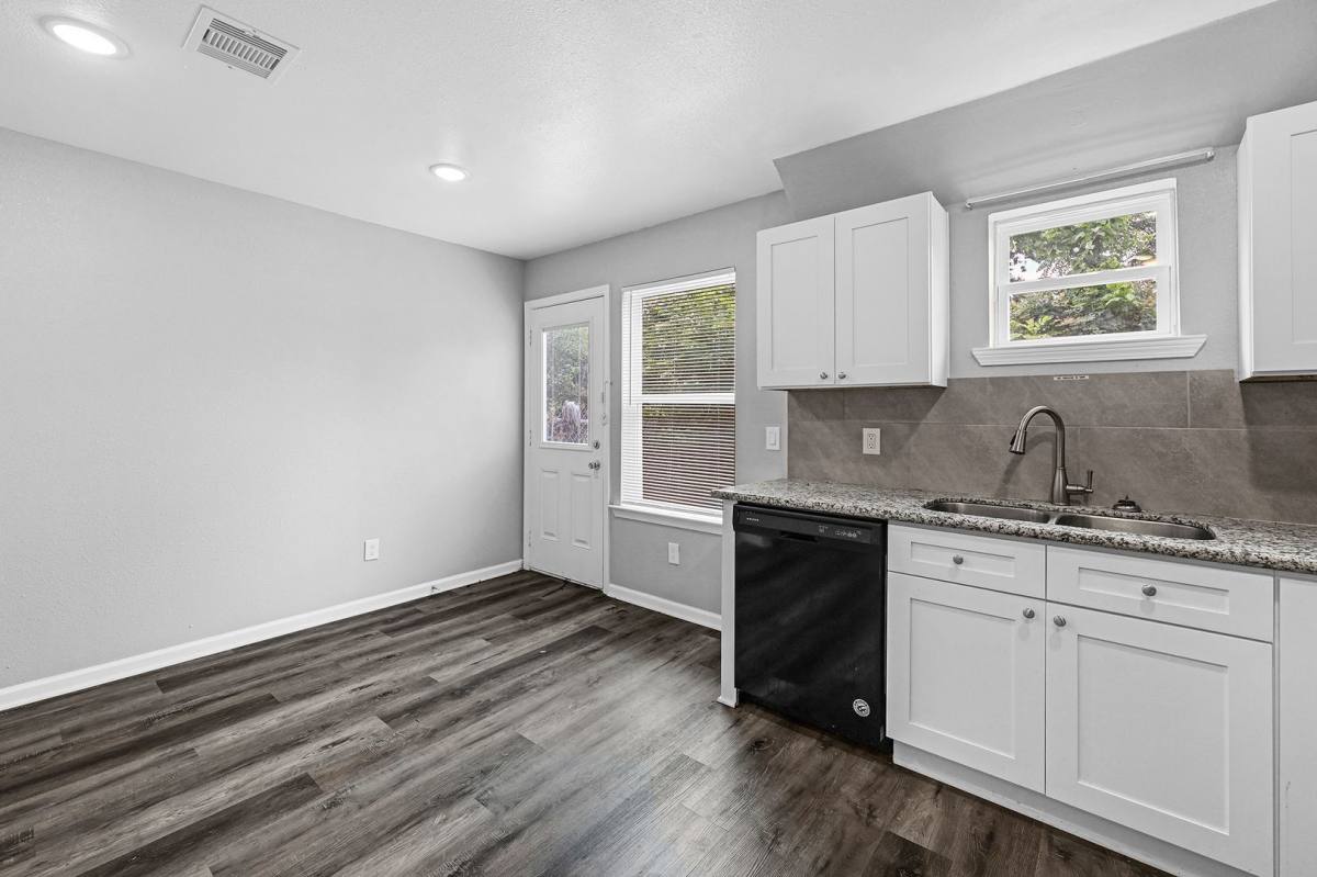Apartment for rent at 513 Ave I - B, Conroe, TX 77301