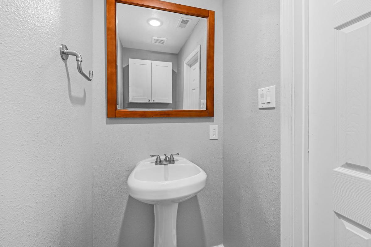 Apartment for rent at 513 Ave I - B, Conroe, TX 77301