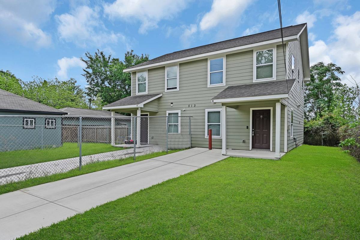 Apartment for rent at 513 Ave I - B, Conroe, TX 77301
