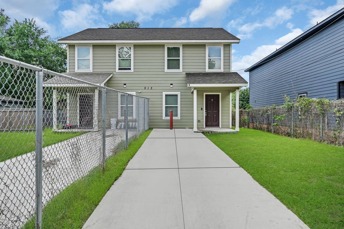 Apartment for rent at 513 Ave I - B, Conroe, TX 77301