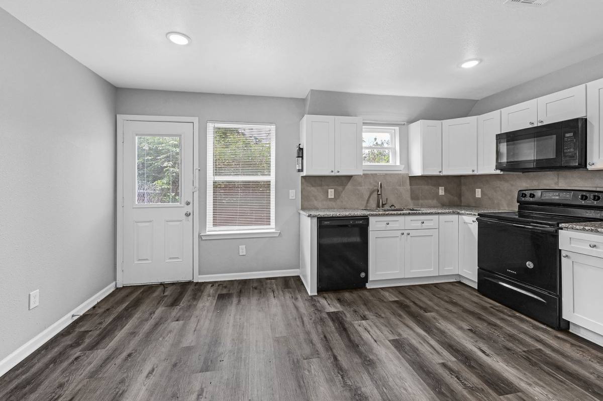 Apartment for rent at 513 Ave I - B, Conroe, TX 77301