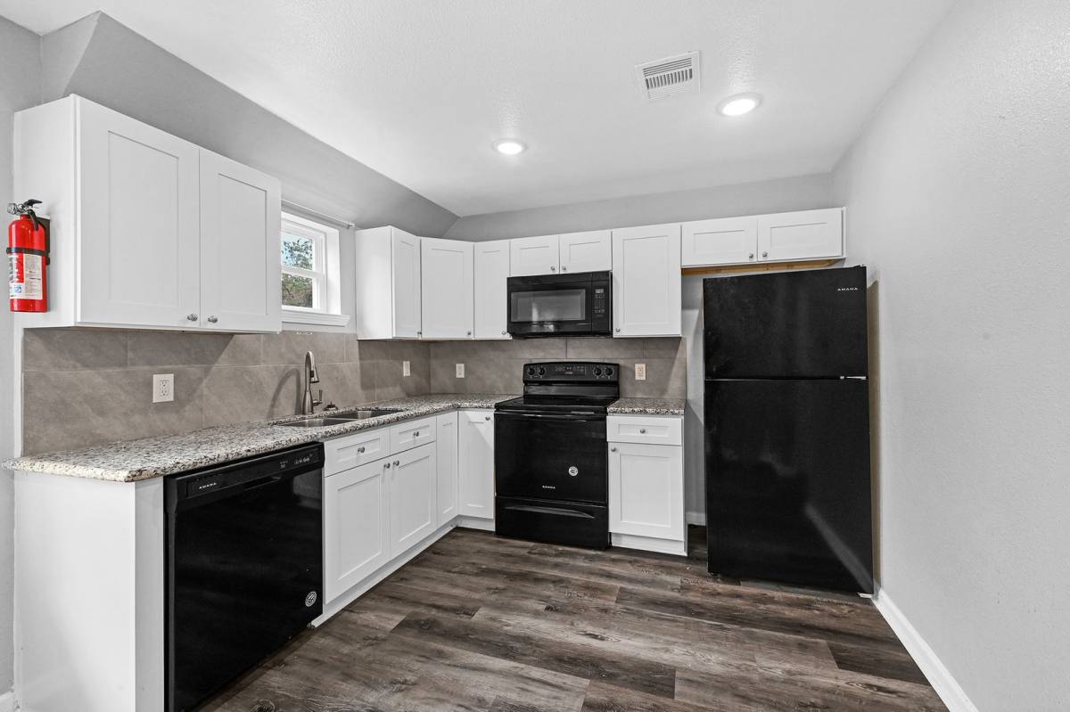 Apartment for rent at 513 Ave I - B, Conroe, TX 77301
