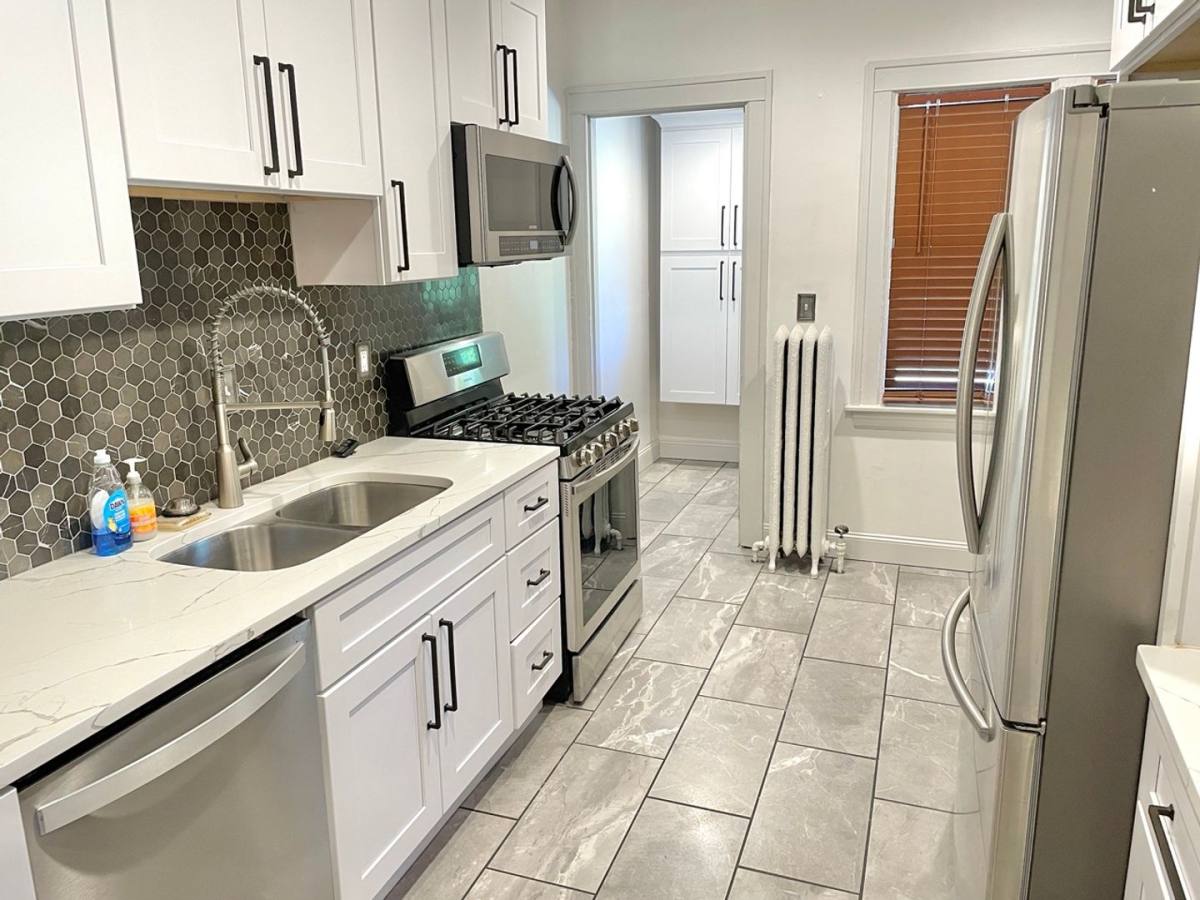 Apartment for rent at 411-413 College Ave SE, Grand Rapids, MI 49503