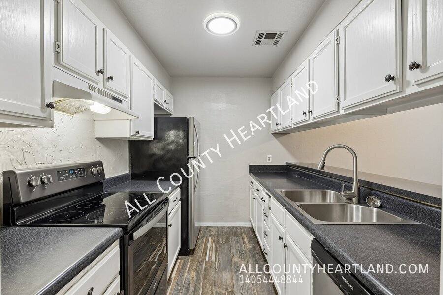 Apartment for rent at 709 Stonecroft Circle, Edmond, OK 73034