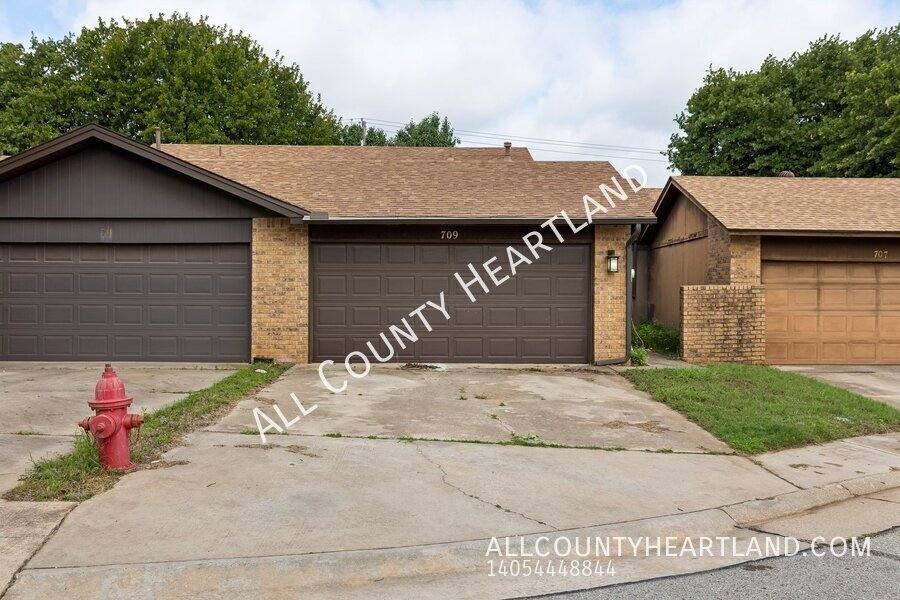 Apartment for rent at 709 Stonecroft Circle, Edmond, OK 73034