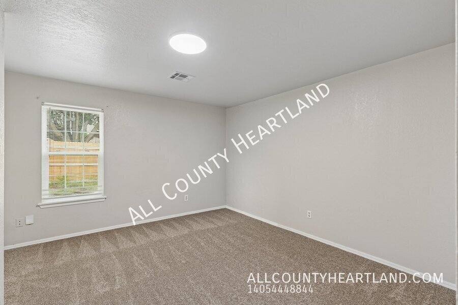 Apartment for rent at 709 Stonecroft Circle, Edmond, OK 73034