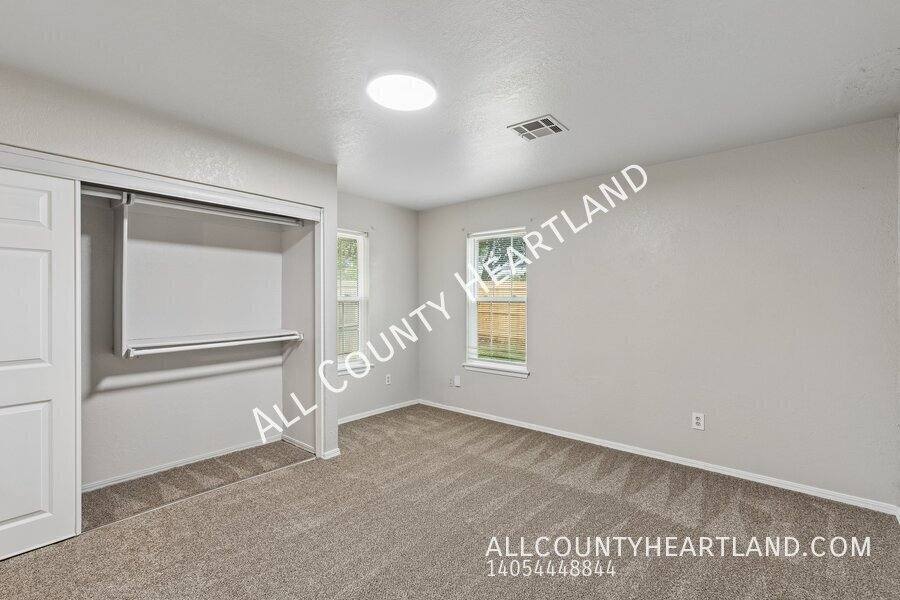 Apartment for rent at 709 Stonecroft Circle, Edmond, OK 73034