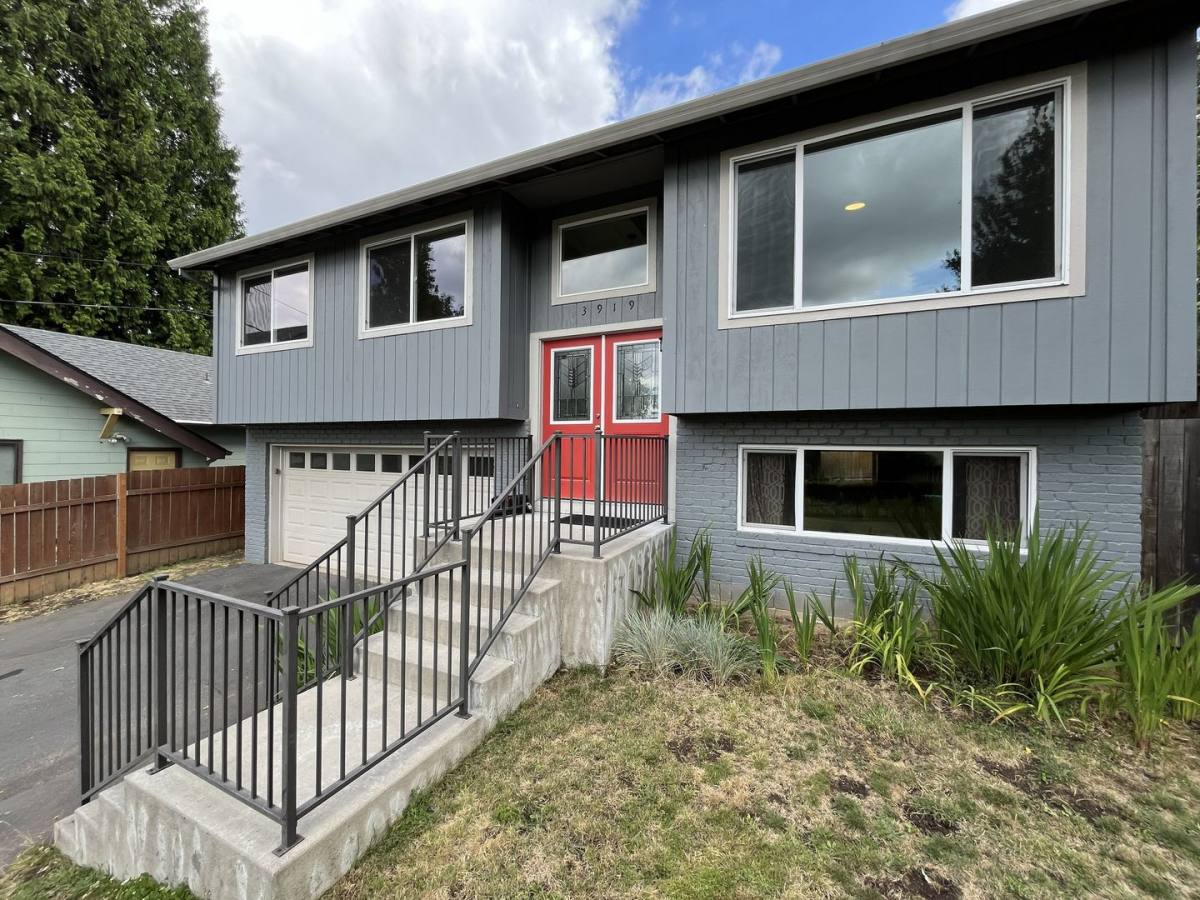 House for rent at 3919 SE Monroe St, Portland, OR 97222