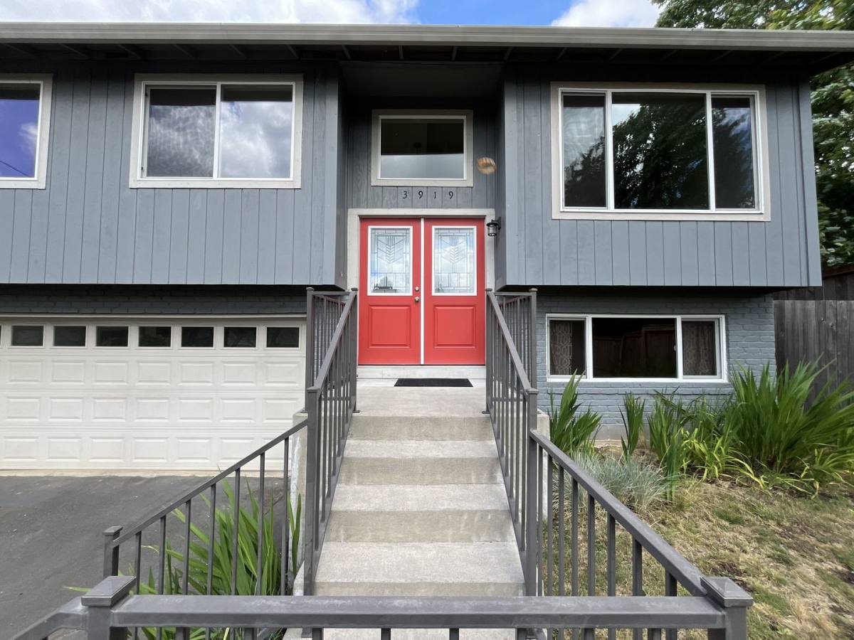 House for rent at 3919 SE Monroe St, Portland, OR 97222