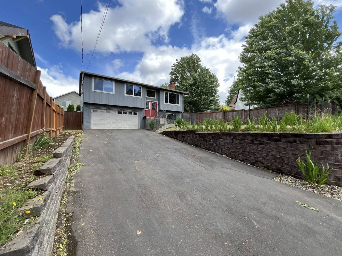 House for rent at 3919 SE Monroe St, Portland, OR 97222
