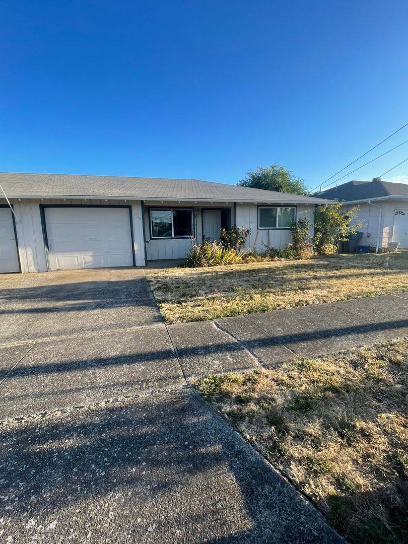 Townhouse for rent at 785-795 W Rose St, Lebanon, OR 97355