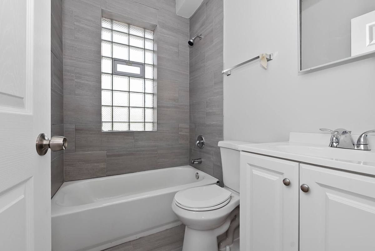 Apartment for rent at 11038-40 S Vernon Ave, Chicago, IL 60628