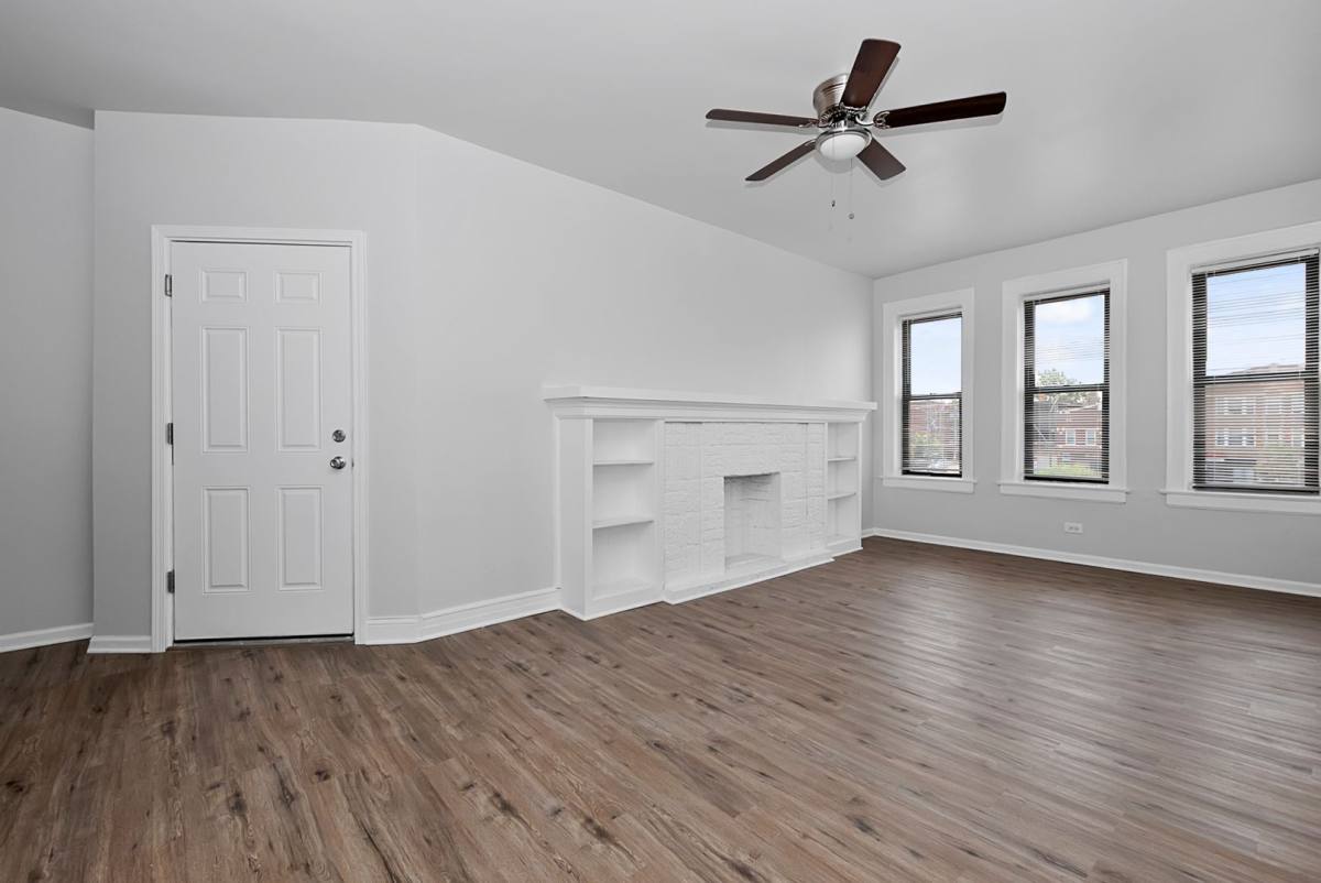 Apartment for rent at 11038-40 S Vernon Ave, Chicago, IL 60628