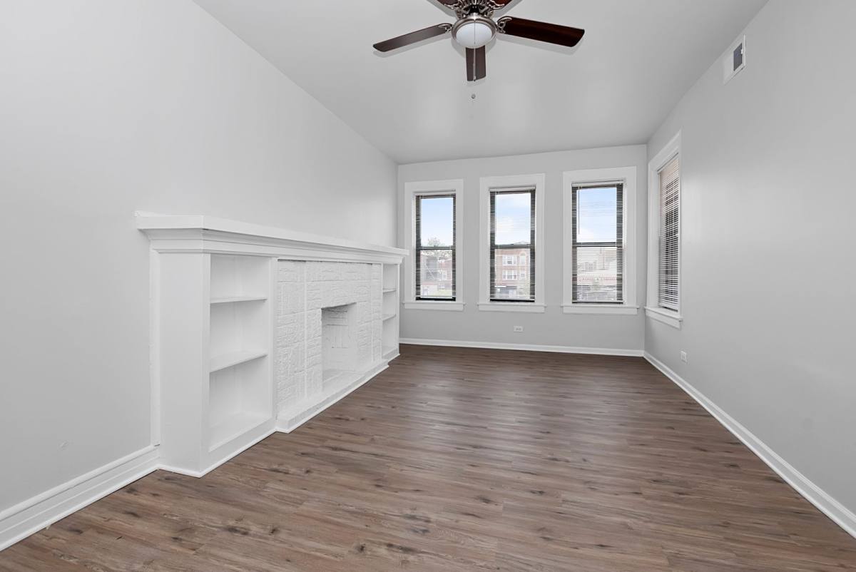 Apartment for rent at 11038-40 S Vernon Ave, Chicago, IL 60628