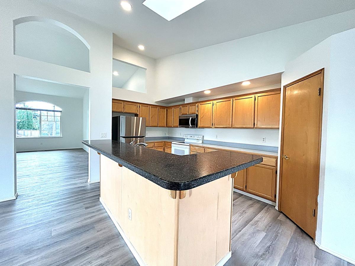 House for rent at 3707 Browns Point Blvd, Tacoma, WA 98422