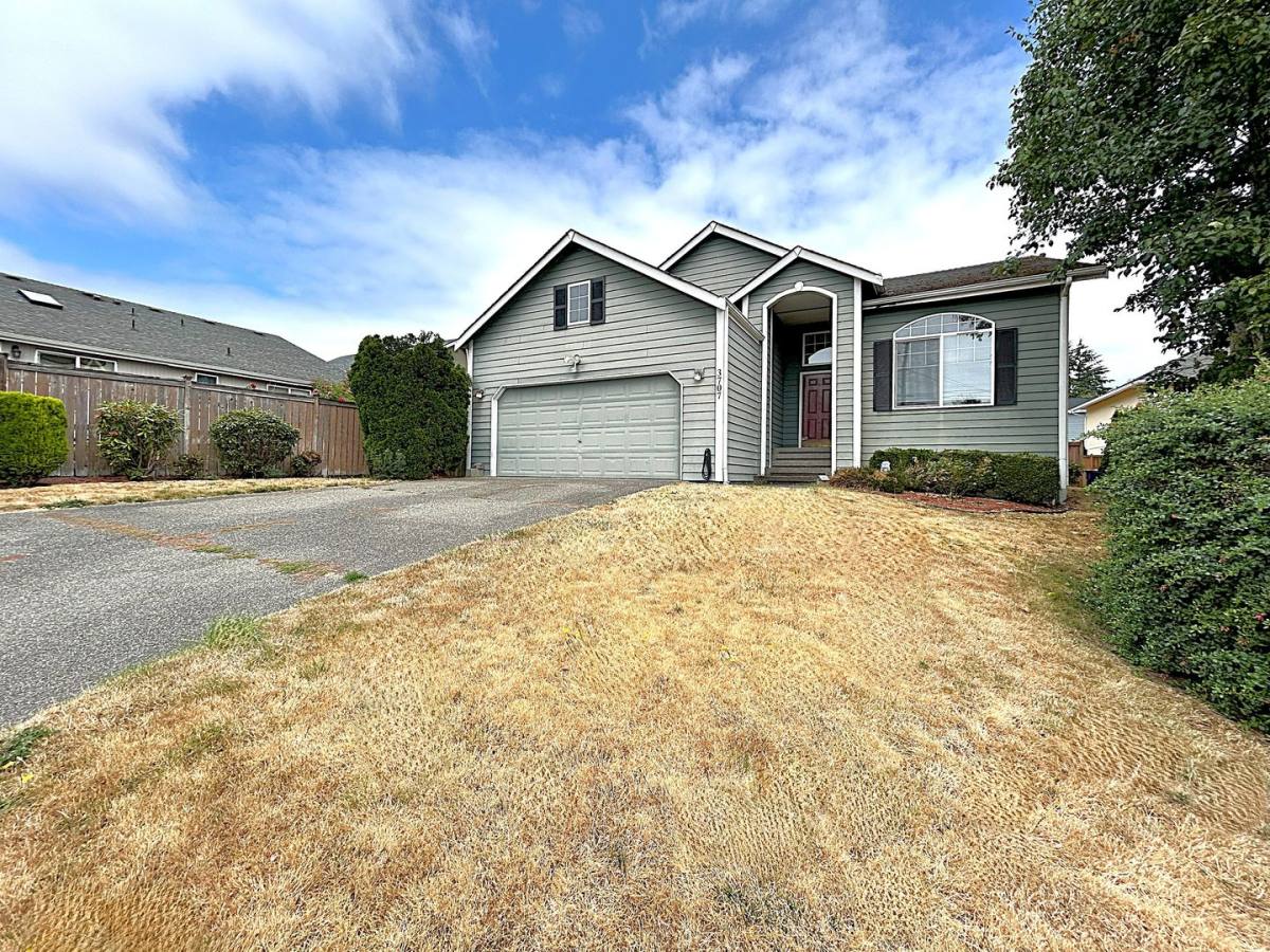 House for rent at 3707 Browns Point Blvd, Tacoma, WA 98422