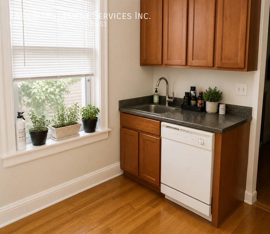 Apartment for rent at 5423 W Montrose Ave #S3, Chicago, IL 60641
