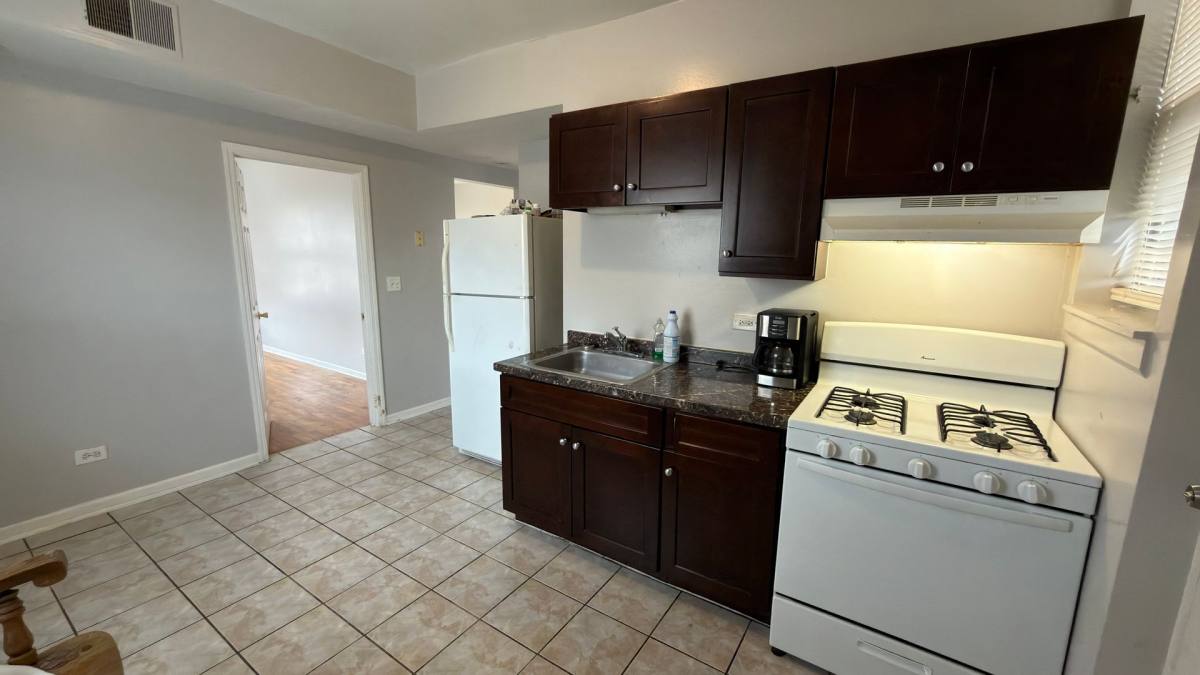 Apartment for rent at 1056 N Hamlin Ave 3801-07 W Thomas, Chicago, IL 60651