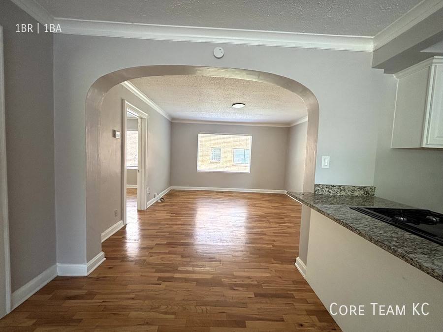 Apartment for rent at 4511 Roanoke Parkway #1, Kansas City, MO 64111