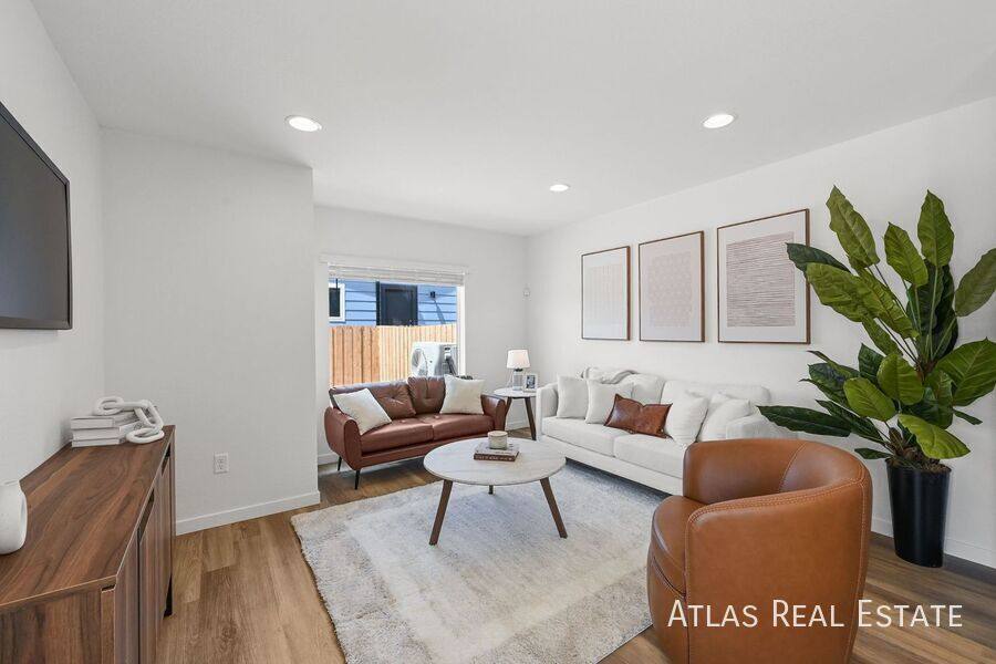 Townhouse for rent at 1391 N Akron St, Aurora, CO 80010
