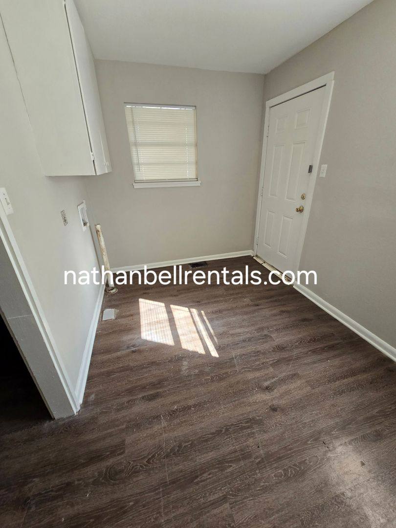 House for rent at 1295 E Houston St, Paris, TX 75460
