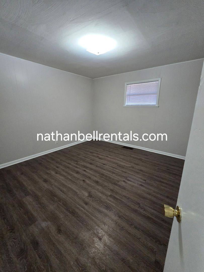 House for rent at 1295 E Houston St, Paris, TX 75460