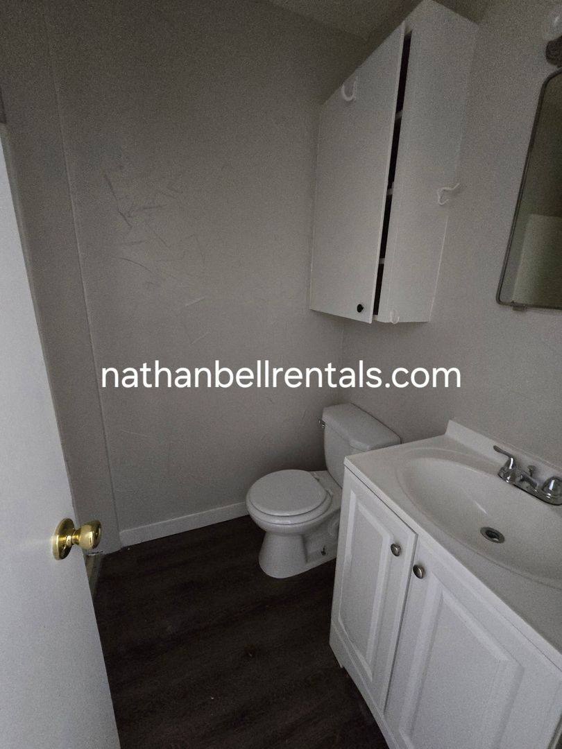 House for rent at 1295 E Houston St, Paris, TX 75460