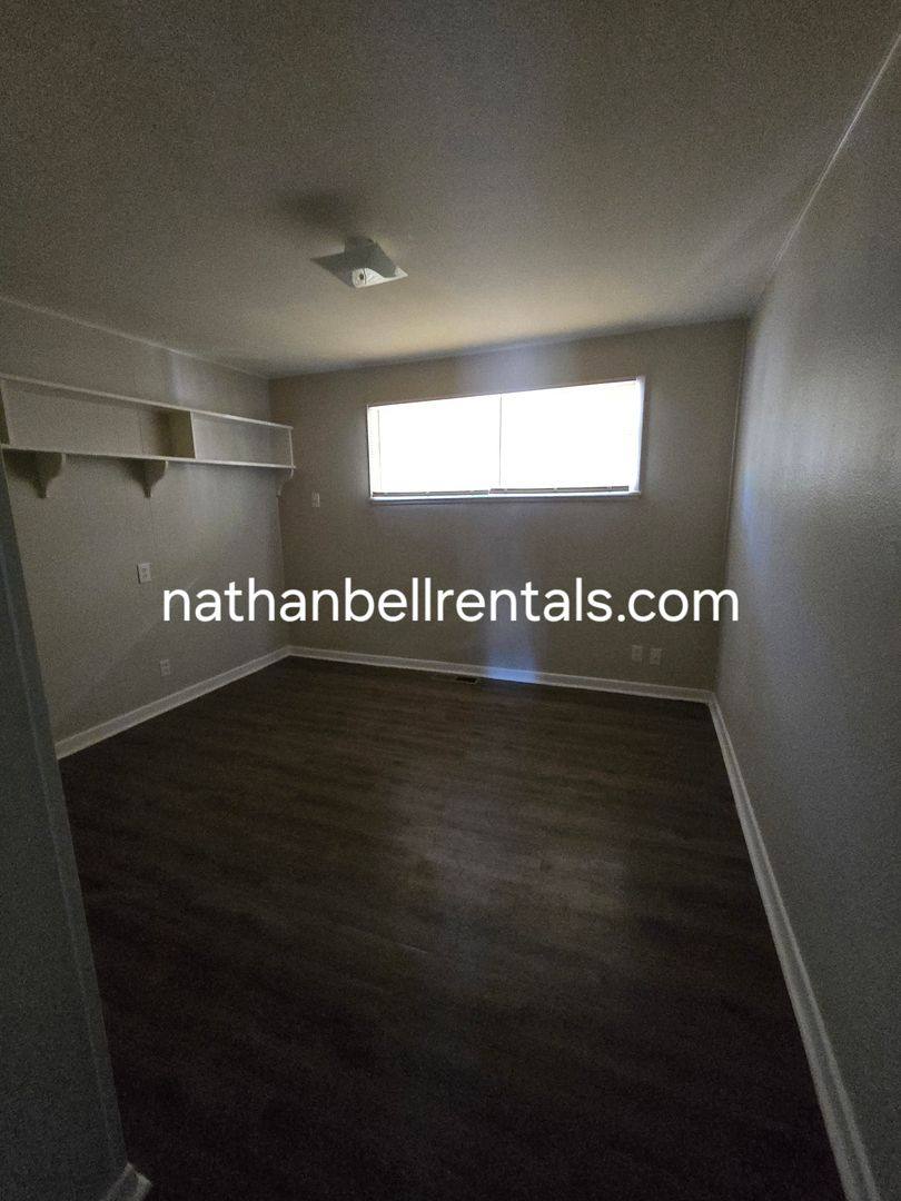 House for rent at 1295 E Houston St, Paris, TX 75460