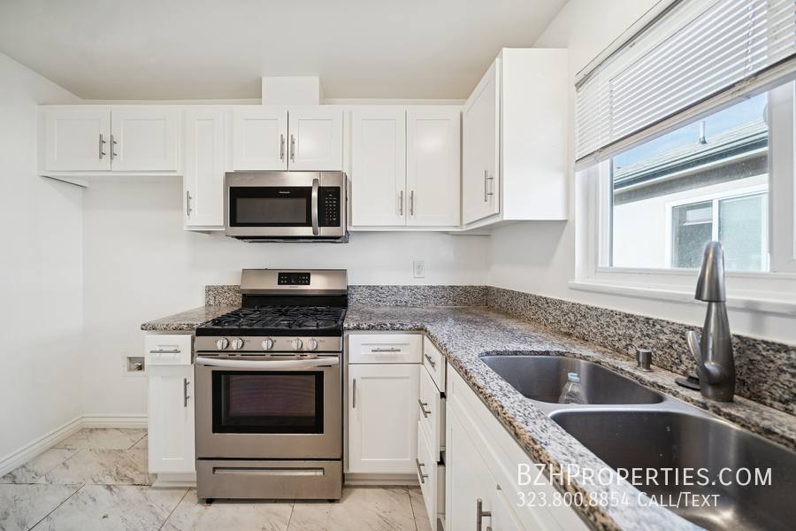 Apartment for rent at 3652 Carmona Ave #6, Los Angeles, CA 90016