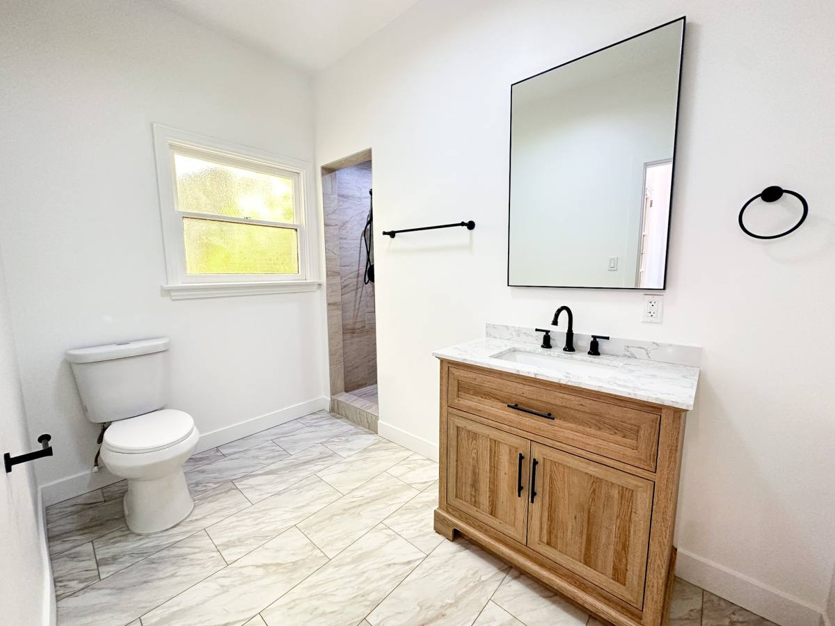 Apartment for rent at 1540 E Wilson Ave #B, Glendale, CA 91205