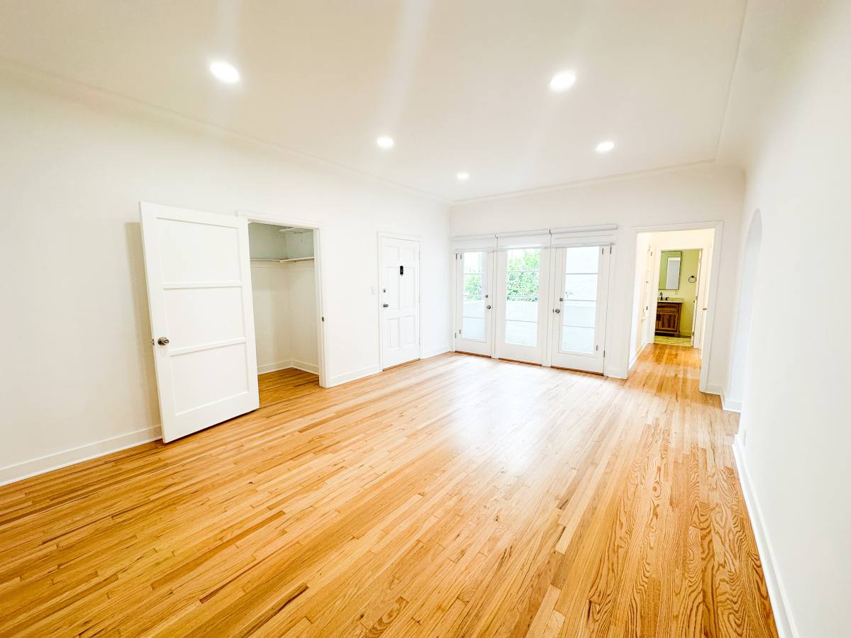 Apartment for rent at 1540 E Wilson Ave #B, Glendale, CA 91205