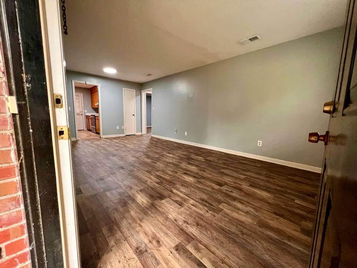 Apartment for rent at 4221 4223 Hawthorne Court, Jackson, MS 39206
